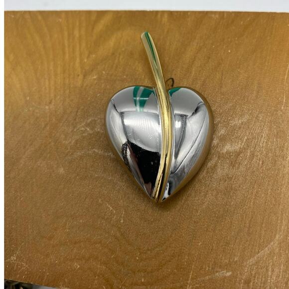 Vintage Monet heart brooch Vintage Signed Monet Gold & Silver Heart Shaped Pin - Picture 1 of 5